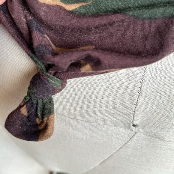 Fashion Nova Medium Super Tshirt Camouflage - great condition. - Picture 4 of 4